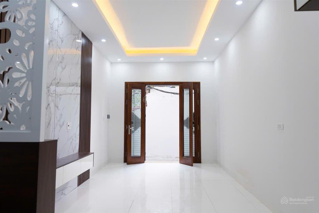 Cho thuê nhà riêng ngõ 639 hoàng hoa thám, ba đình, hn. dt 35m2 x 5 tầng, 3 pn, 4 wc. gía 13 triệu.