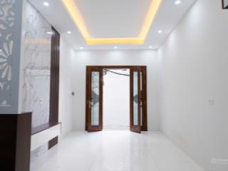 Cho thuê nhà riêng ngõ 639 hoàng hoa thám, ba đình, hn. dt 35m2 x 5 tầng, 3 pn, 4 wc. gía 13 triệu.