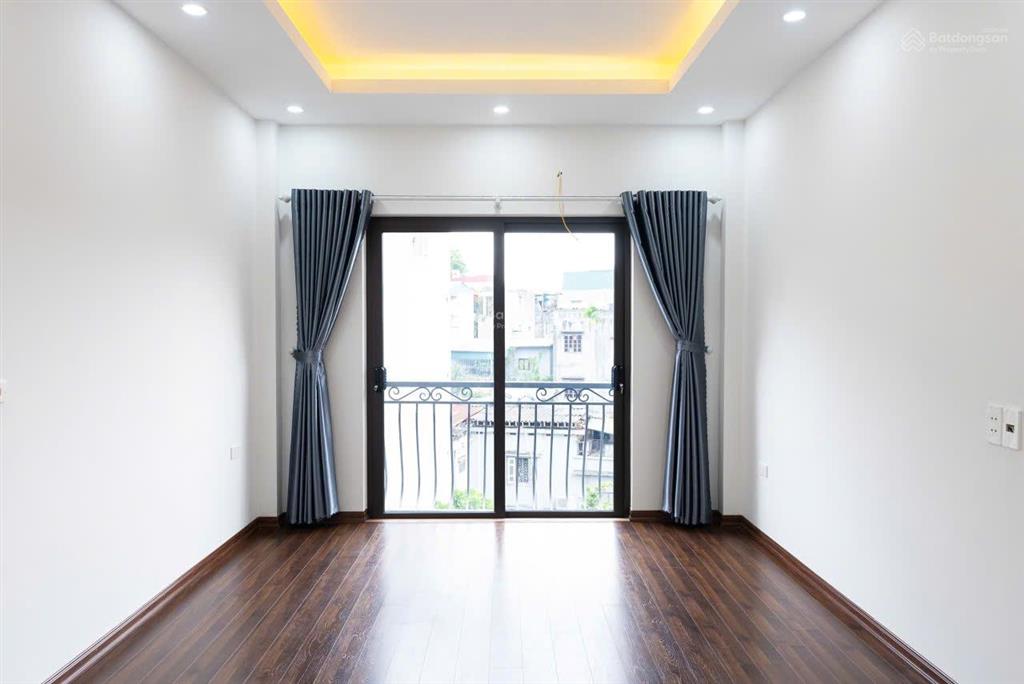 Cho thuê nhà riêng ngõ 639 hoàng hoa thám, ba đình, hn. dt 35m2 x 5 tầng, 3 pn, 4 wc. gía 13 triệu.