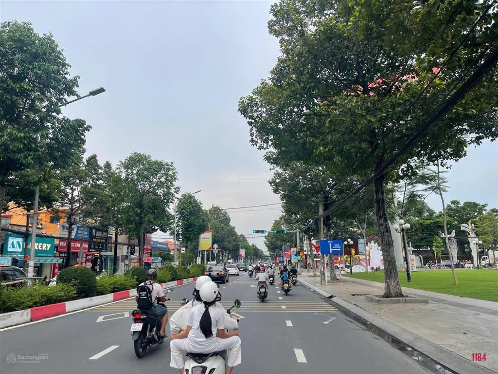 Bán đất 185m2 giá 13 tỷ 900 mặt tiền nguyễn ái quốc đối diện công viên b5, p tân triều, đồng nai
