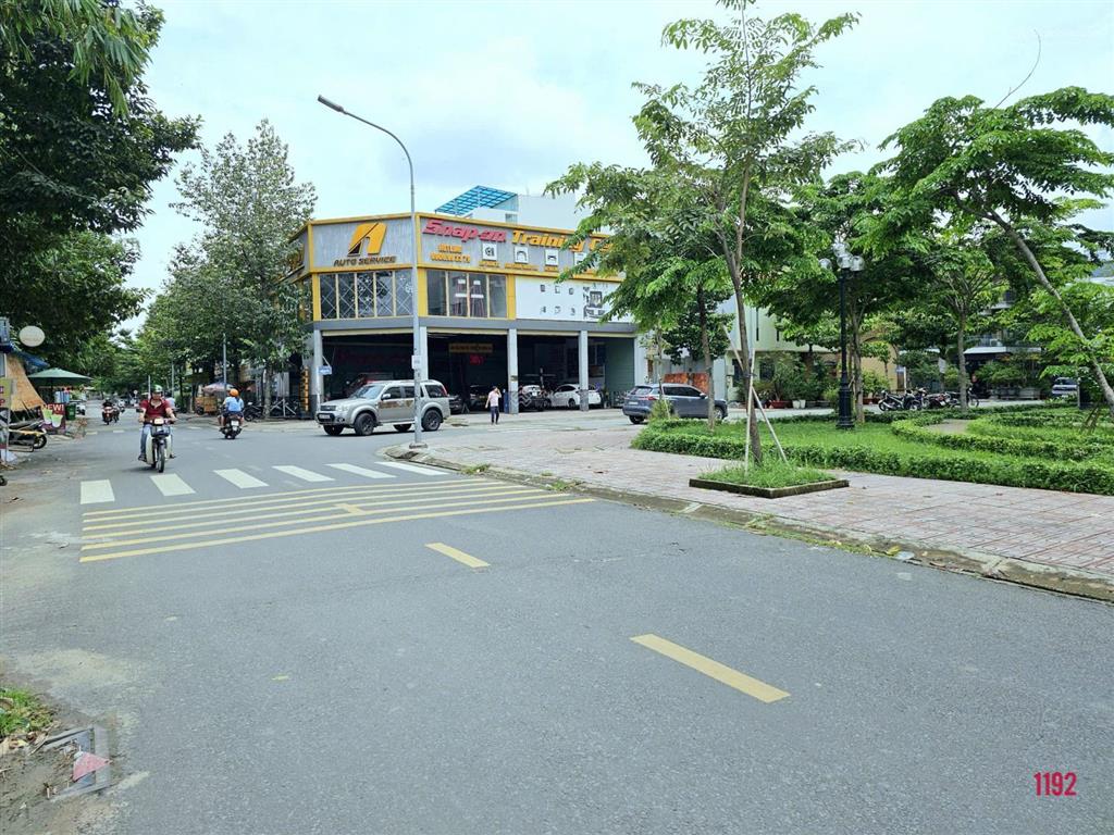 Bán lô góc 2 mặt tiền 111m2 giá 10 tỷ khu vip d2d võ thị sáu, p trấn biên, đồng nai