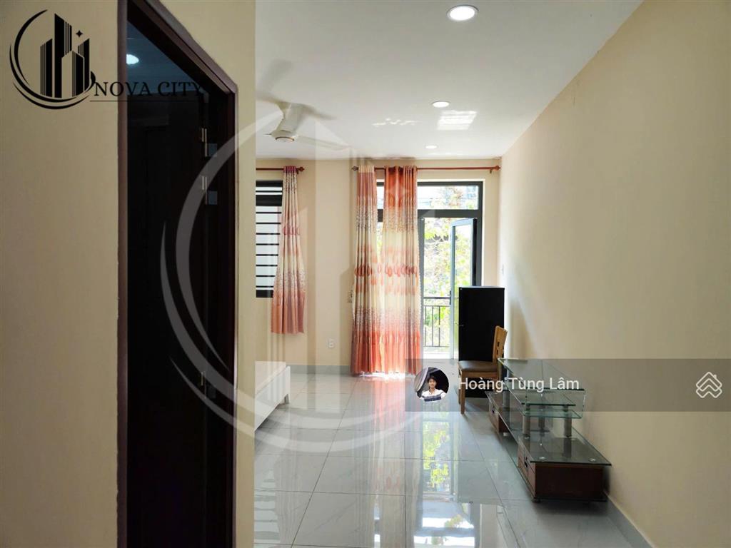 Phòng ban công rộng full nội thất  chỉ 6 triệu/tháng