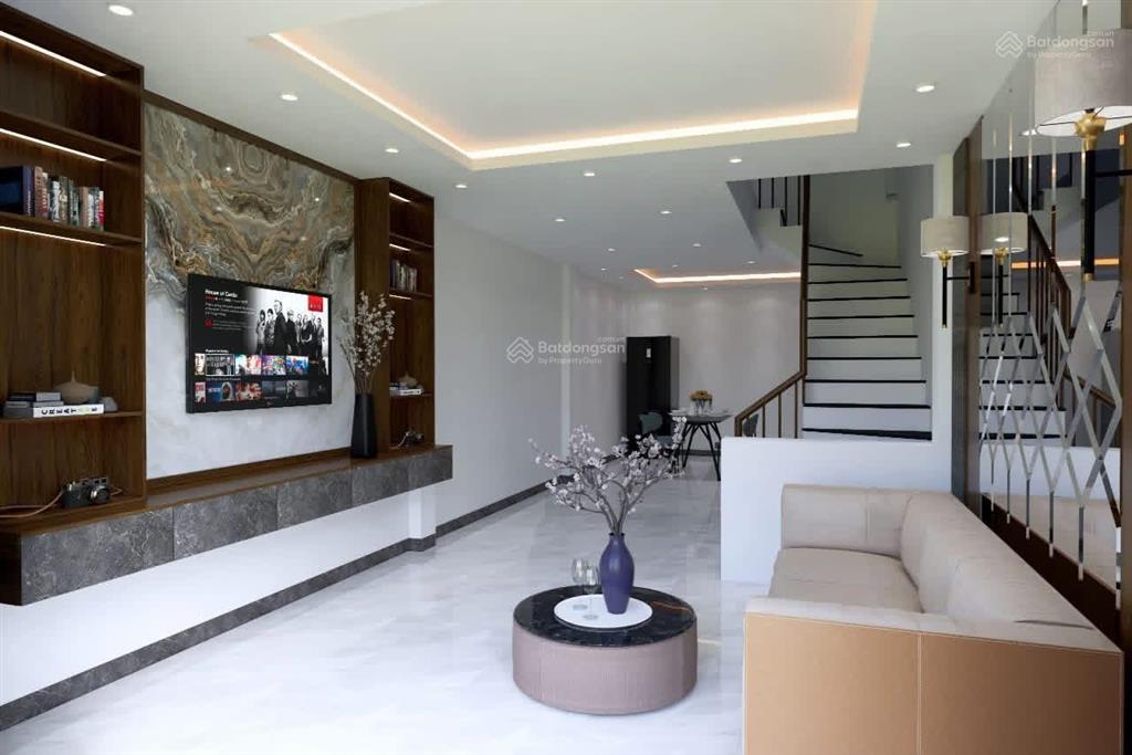 Em gái gửi bán nhà trung tâm thị trấn chúc sơn 51m full tc 3tầng cách ql6 chỉ 200m giá 5 tỷ 150