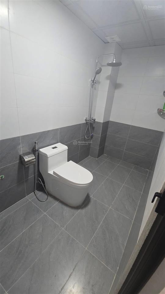 Em gái gửi bán nhà trung tâm thị trấn chúc sơn 51m full tc 3tầng cách ql6 chỉ 200m giá 5 tỷ 150