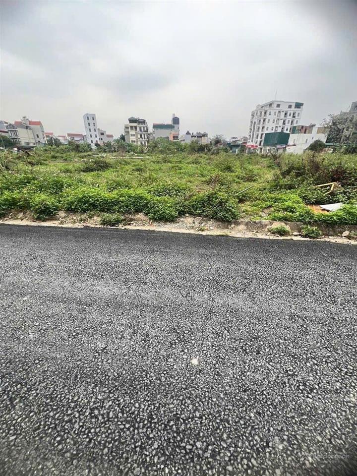 Chính chủ cần bán lô góc dịch vụ di trạch vị trí làn hai sau đường văn minh.giá hơn trăm/m2.bán rẻ