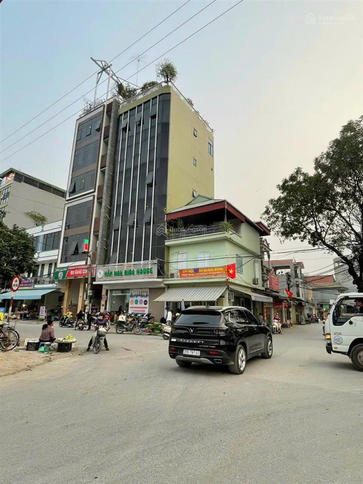 Chính chủ cần bán lô góc dịch vụ di trạch vị trí làn hai sau đường văn minh.giá hơn trăm/m2.bán rẻ