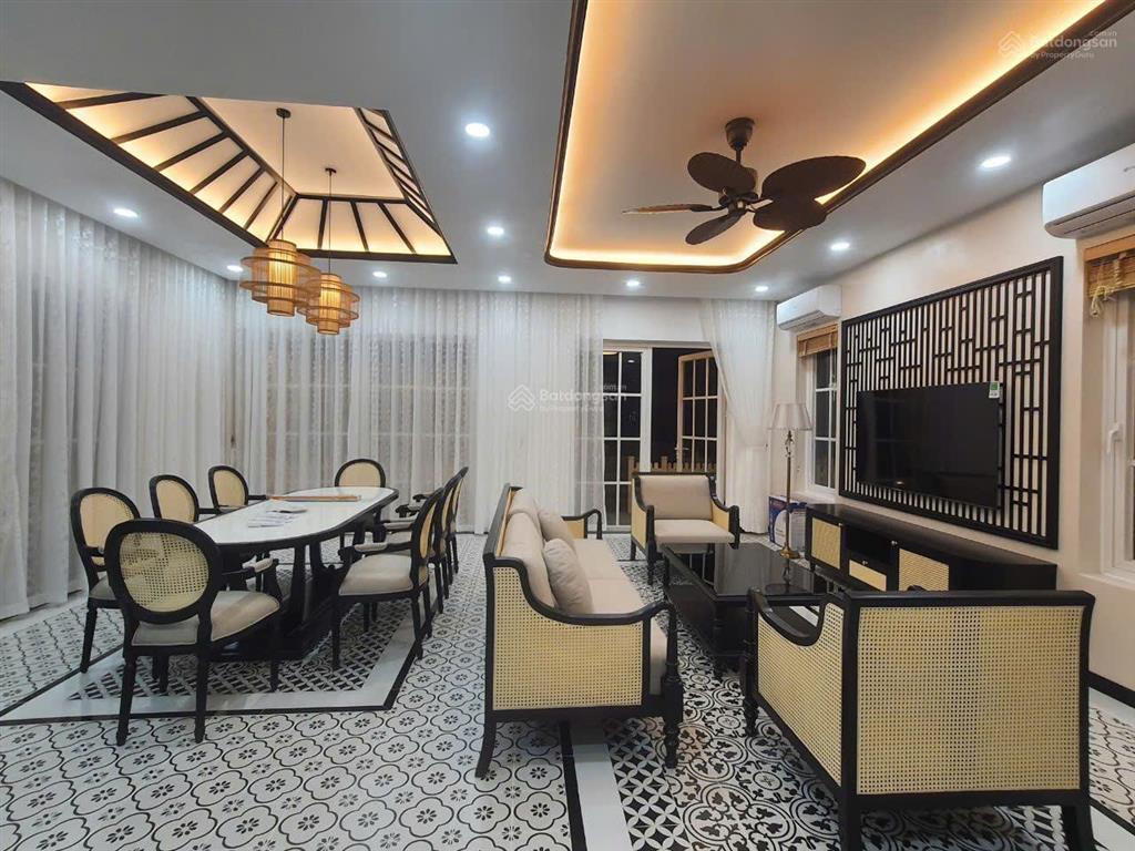 Cắt lỗ căn villas đơn lập khu 2 sát biển, đối diện clubhouse siêu đẹp full đồ  200m2