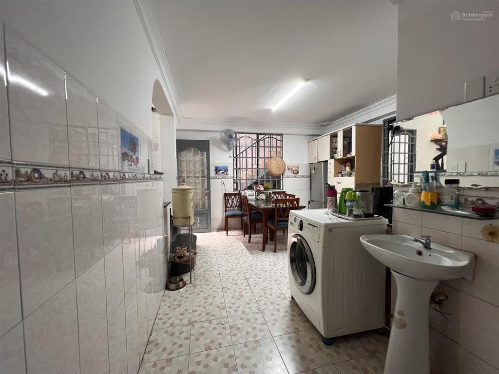 Biệt thự sân vườn kiến trúc đẹp, hồ cá cây xanh ô tô đậu trong sân, hẻm rộng an ninh yên tĩnh