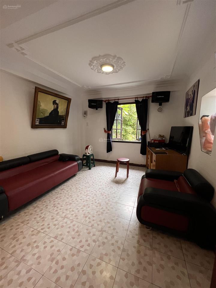 Biệt thự sân vườn kiến trúc đẹp, hồ cá cây xanh ô tô đậu trong sân, hẻm rộng an ninh yên tĩnh