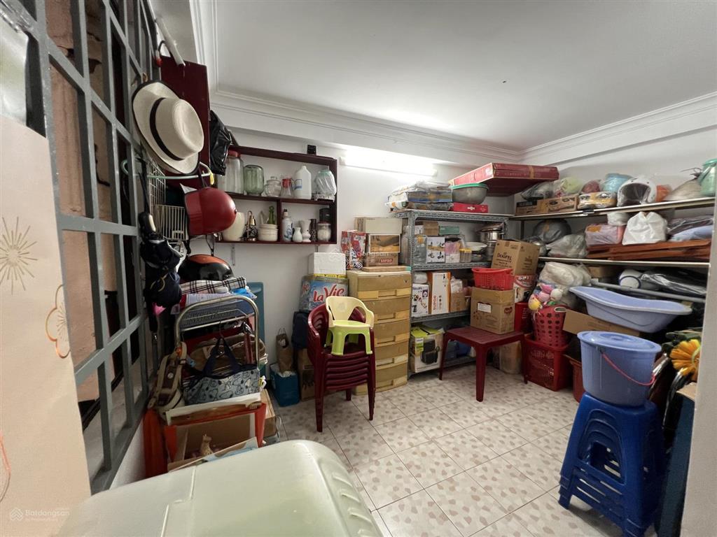 Biệt thự sân vườn kiến trúc đẹp, hồ cá cây xanh ô tô đậu trong sân, hẻm rộng an ninh yên tĩnh