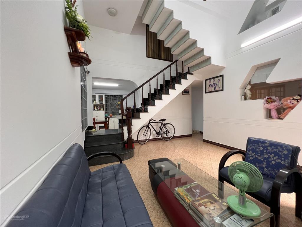 Biệt thự sân vườn kiến trúc đẹp, hồ cá cây xanh ô tô đậu trong sân, hẻm rộng an ninh yên tĩnh