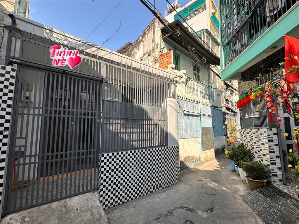 Bán nhà hẻm thông bùi đình túy  phan văn trị, ngang 4m dài 13,54m, nở hậu l 4,9m, cn 55,7m2