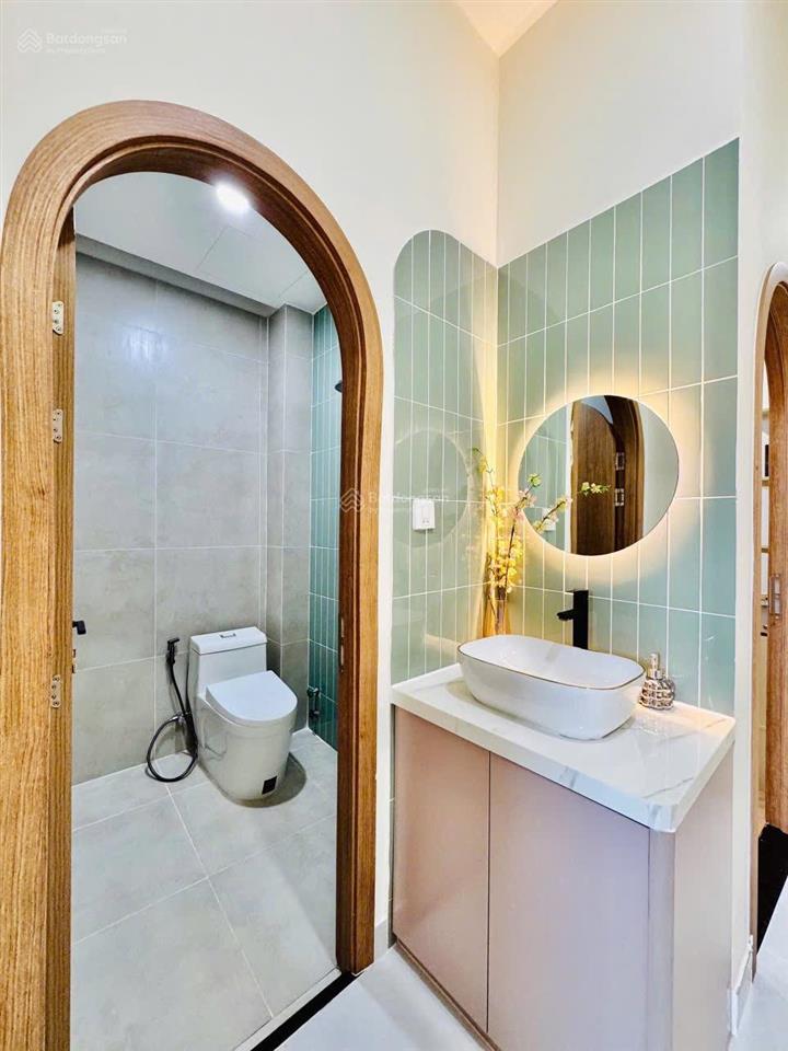 Ngay hàng xanhđh hồng bàng, chợ bà chiểu quận 1 đi 5p  3 tầng lầu, 3pn, 3 toilet, 3,6x8m = 27m2