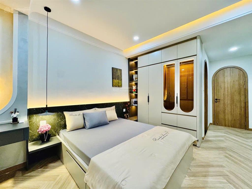 Ngay hàng xanhđh hồng bàng, chợ bà chiểu quận 1 đi 5p  3 tầng lầu, 3pn, 3 toilet, 3,6x8m = 27m2