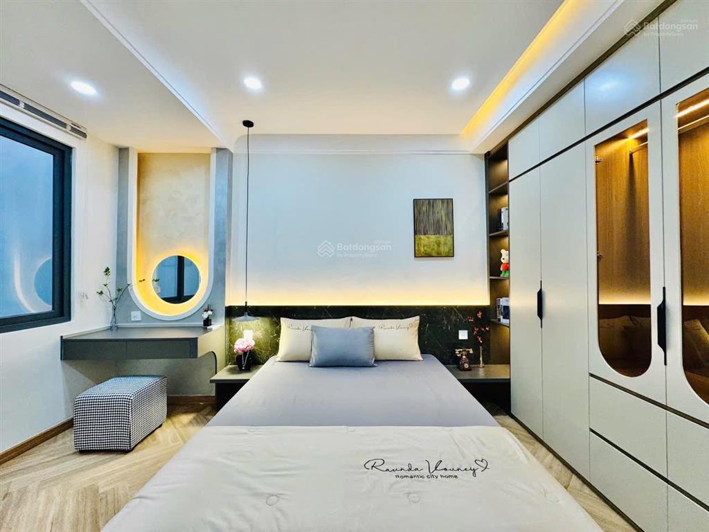 Ngay hàng xanhđh hồng bàng, chợ bà chiểu quận 1 đi 5p  3 tầng lầu, 3pn, 3 toilet, 3,6x8m = 27m2