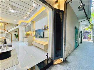 Ngay hàng xanhđh hồng bàng, chợ bà chiểu quận 1 đi 5p  3 tầng lầu, 3pn, 3 toilet, 3,6x8m = 27m2