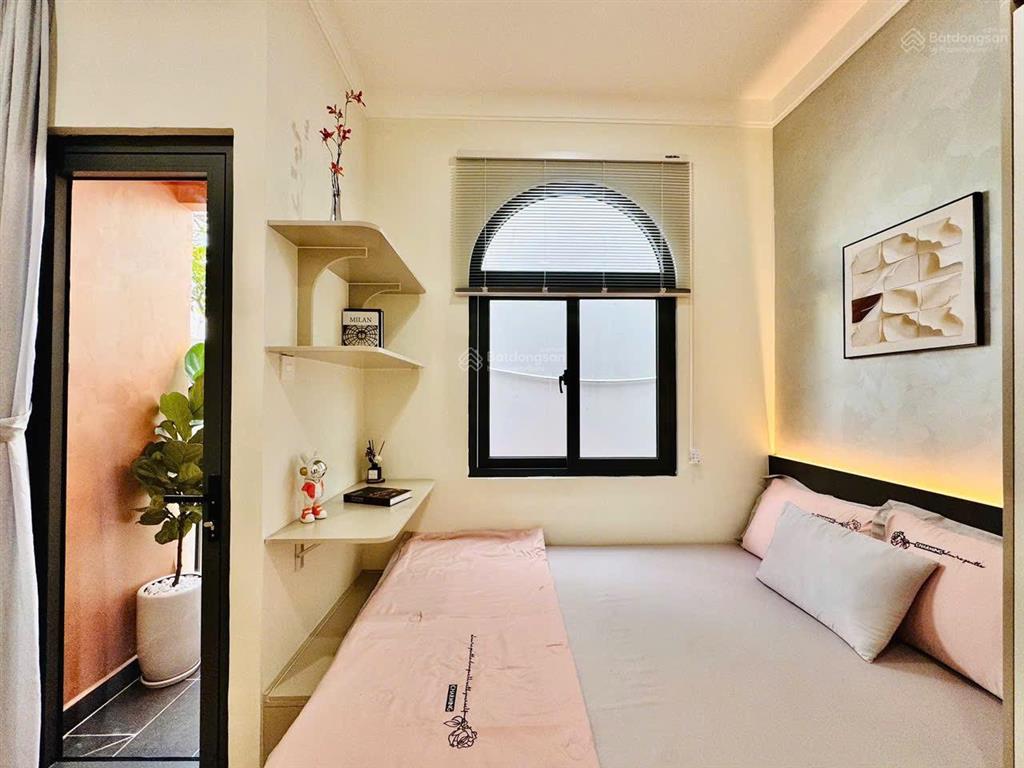 Ngay hàng xanhđh hồng bàng, chợ bà chiểu quận 1 đi 5p  3 tầng lầu, 3pn, 3 toilet, 3,6x8m = 27m2