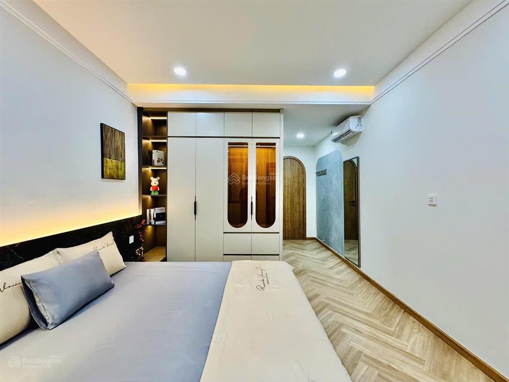 Ngay hàng xanhđh hồng bàng, chợ bà chiểu quận 1 đi 5p  3 tầng lầu, 3pn, 3 toilet, 3,6x8m = 27m2