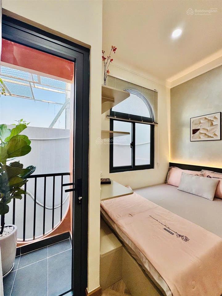 Ngay hàng xanhđh hồng bàng, chợ bà chiểu quận 1 đi 5p  3 tầng lầu, 3pn, 3 toilet, 3,6x8m = 27m2