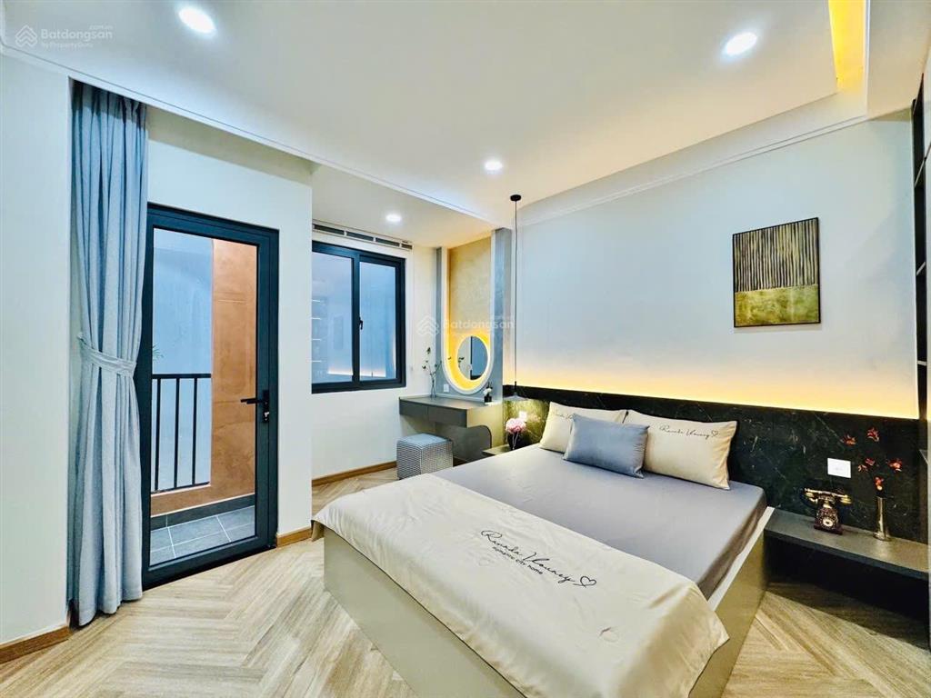 Ngay hàng xanhđh hồng bàng, chợ bà chiểu quận 1 đi 5p  3 tầng lầu, 3pn, 3 toilet, 3,6x8m = 27m2