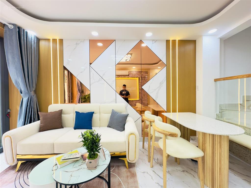 Cạnh phố ẩm thực phan xích long phú nhuận, hẻm xe hơi  diện tích 40m2. kết cấu 1 trệt 3 lầu