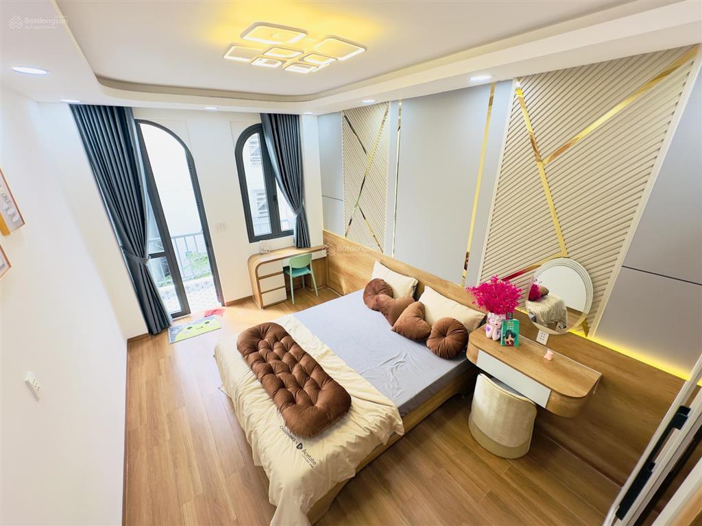 Cạnh phố ẩm thực phan xích long phú nhuận, hẻm xe hơi  diện tích 40m2. kết cấu 1 trệt 3 lầu