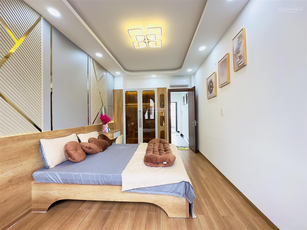 Cạnh phố ẩm thực phan xích long phú nhuận, hẻm xe hơi  diện tích 40m2. kết cấu 1 trệt 3 lầu