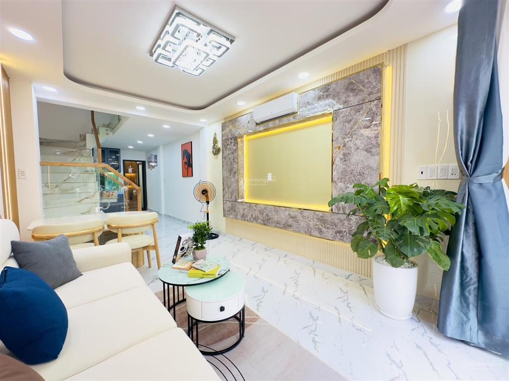 Cạnh phố ẩm thực phan xích long phú nhuận, hẻm xe hơi  diện tích 40m2. kết cấu 1 trệt 3 lầu