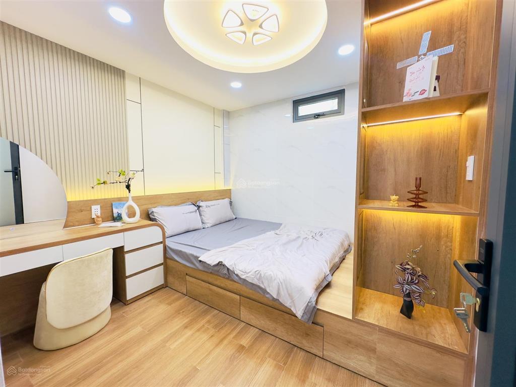 Cạnh phố ẩm thực phan xích long phú nhuận, hẻm xe hơi  diện tích 40m2. kết cấu 1 trệt 3 lầu