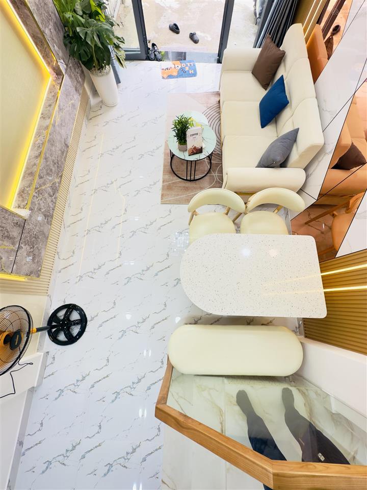 Cạnh phố ẩm thực phan xích long phú nhuận, hẻm xe hơi  diện tích 40m2. kết cấu 1 trệt 3 lầu