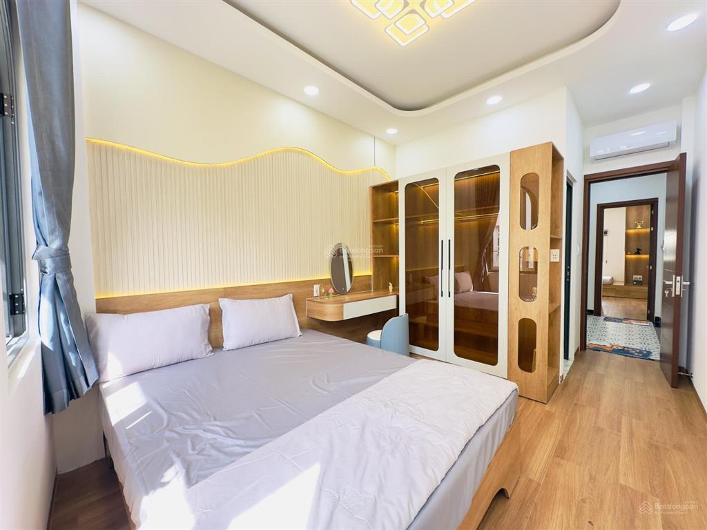 Cạnh phố ẩm thực phan xích long phú nhuận, hẻm xe hơi  diện tích 40m2. kết cấu 1 trệt 3 lầu