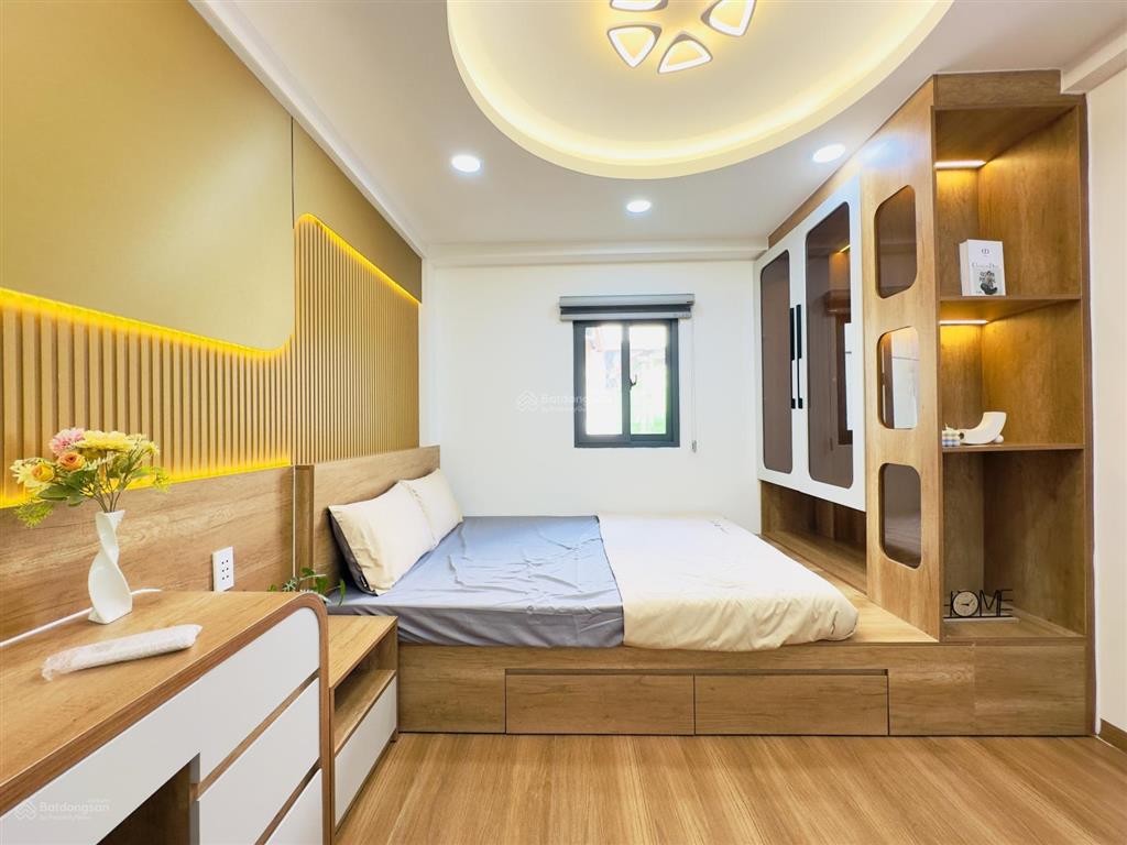Cạnh phố ẩm thực phan xích long phú nhuận, hẻm xe hơi  diện tích 40m2. kết cấu 1 trệt 3 lầu