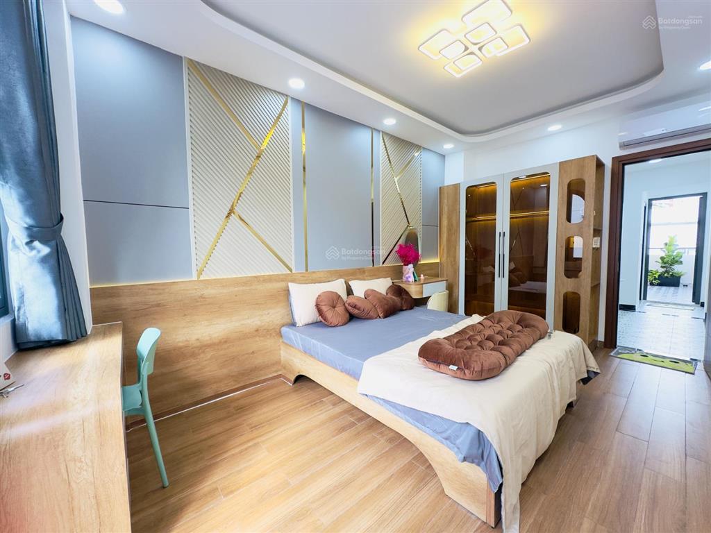 Cạnh phố ẩm thực phan xích long phú nhuận, hẻm xe hơi  diện tích 40m2. kết cấu 1 trệt 3 lầu