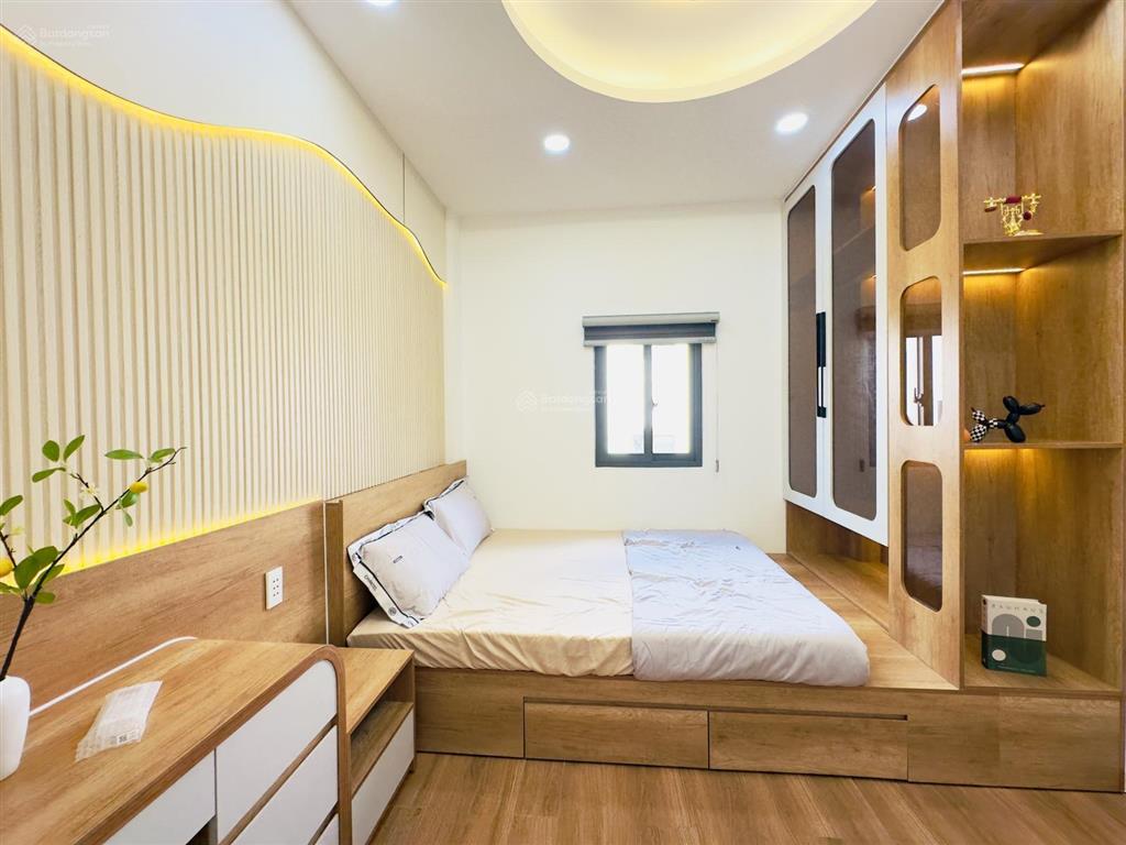 Cạnh phố ẩm thực phan xích long phú nhuận, hẻm xe hơi  diện tích 40m2. kết cấu 1 trệt 3 lầu