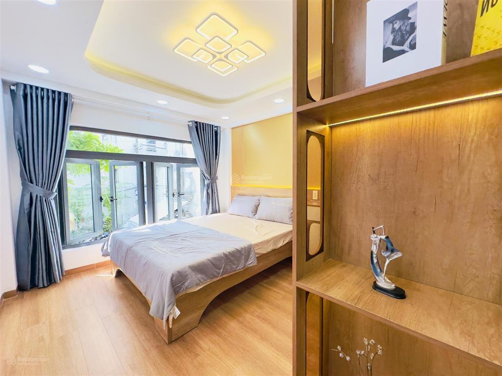 Cạnh phố ẩm thực phan xích long phú nhuận, hẻm xe hơi  diện tích 40m2. kết cấu 1 trệt 3 lầu