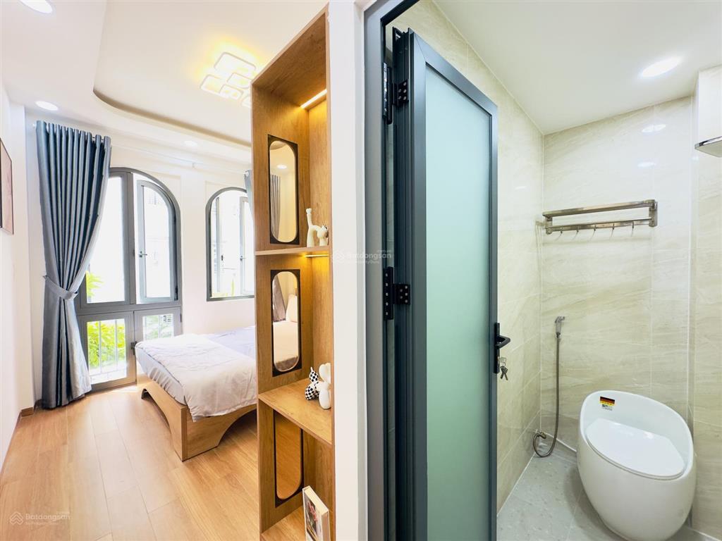 Cạnh phố ẩm thực phan xích long phú nhuận, hẻm xe hơi  diện tích 40m2. kết cấu 1 trệt 3 lầu
