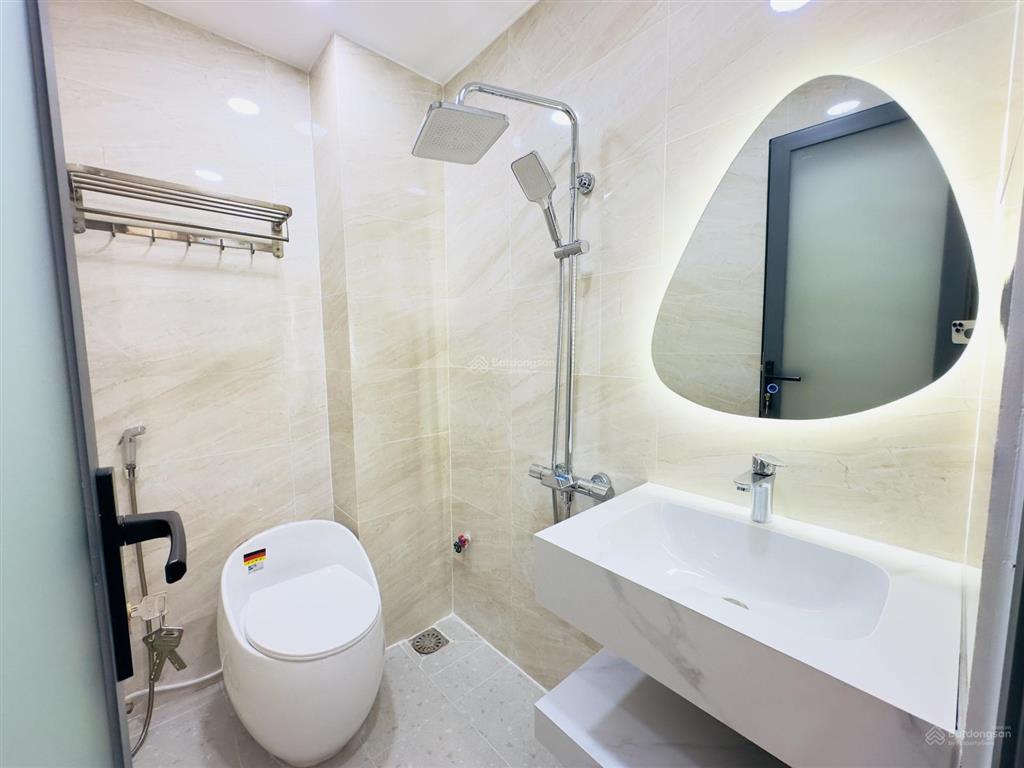 Cạnh phố ẩm thực phan xích long phú nhuận, hẻm xe hơi  diện tích 40m2. kết cấu 1 trệt 3 lầu