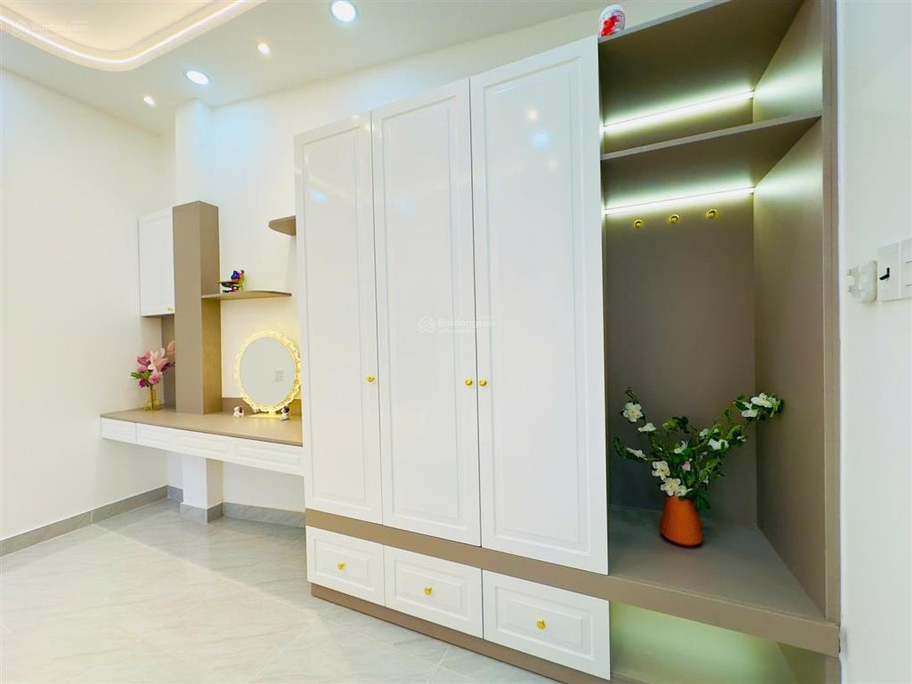 Biệt thự mini giữa lòng phan xích long  hoa sữa chỉ nhỉnh 100 triệu/m2 cho ~ 60m2 đất full ko lg