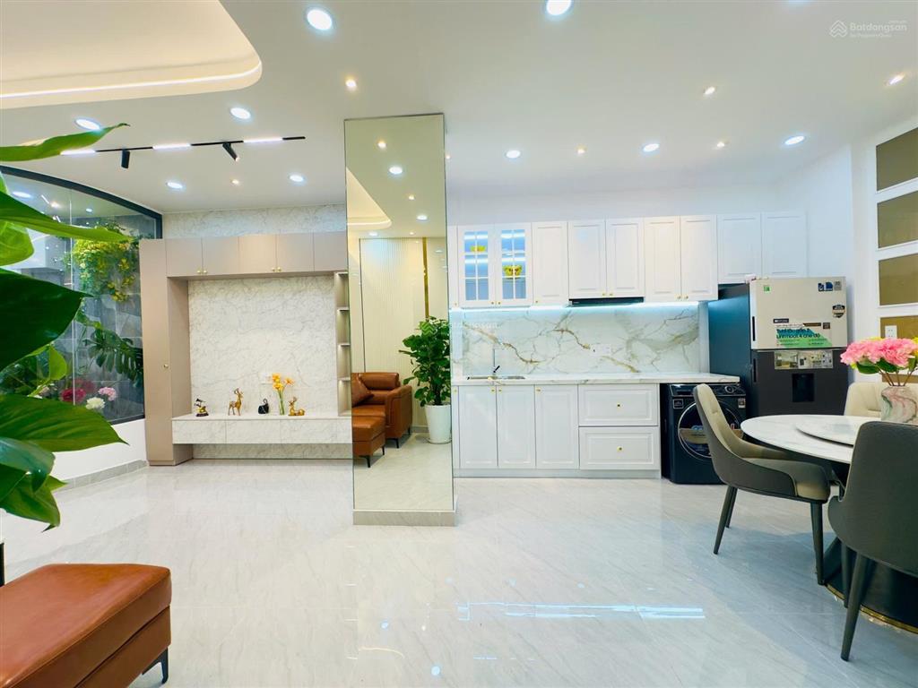Biệt thự mini giữa lòng phan xích long  hoa sữa chỉ nhỉnh 100 triệu/m2 cho ~ 60m2 đất full ko lg