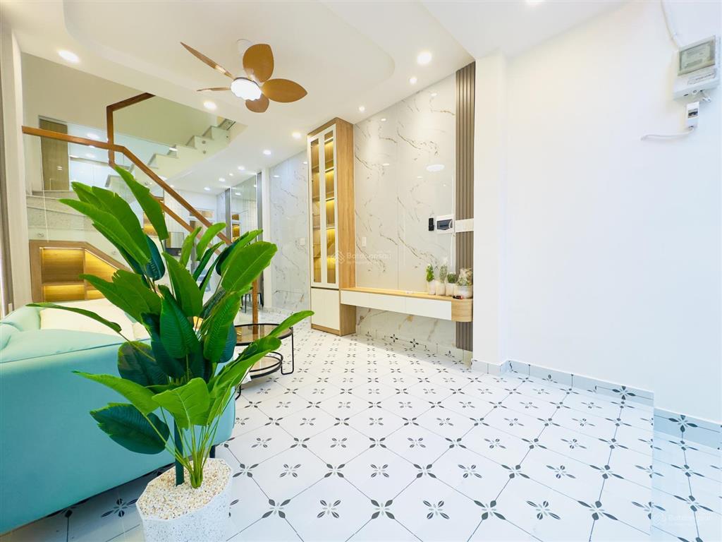 Bán nhà hxh 330/ phan văn trị, 6,3 tỷ (thương lượng). dt 3,4m dài 12,2m, nở hậu 3,45m, 44m²