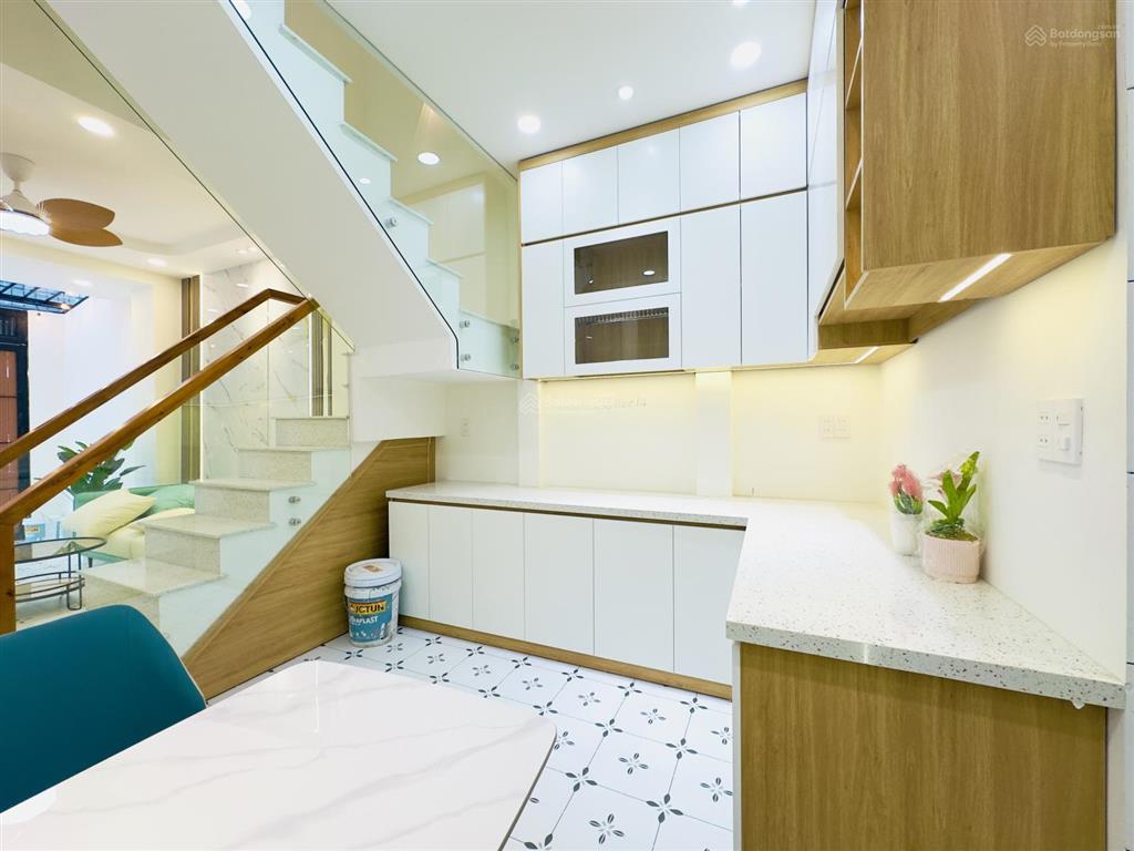 Bán nhà hxh 330/ phan văn trị, 6,3 tỷ (thương lượng). dt 3,4m dài 12,2m, nở hậu 3,45m, 44m²