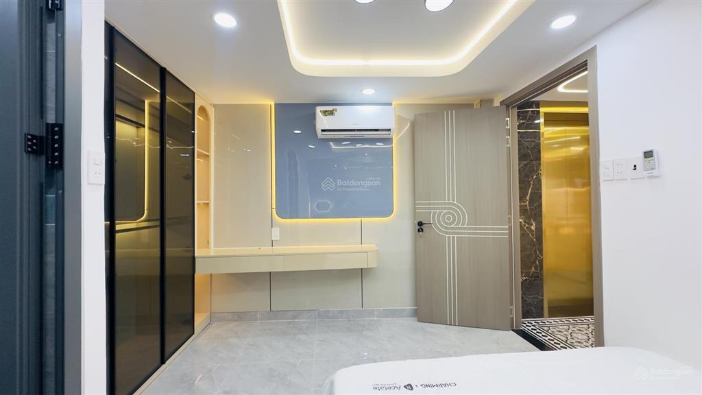 Nhà mới phú nhuận  oto vào nhà  5 tầng  50m2  thang máy chỉ 10.95, 3.85m ( nh 4m ) x 13m 50m2