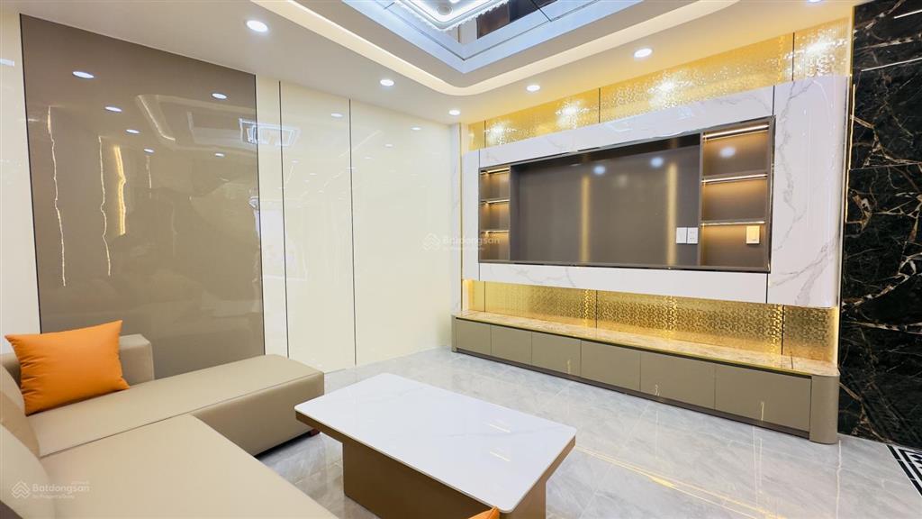 Nhà mới phú nhuận  oto vào nhà  5 tầng  50m2  thang máy chỉ 10.95, 3.85m ( nh 4m ) x 13m 50m2