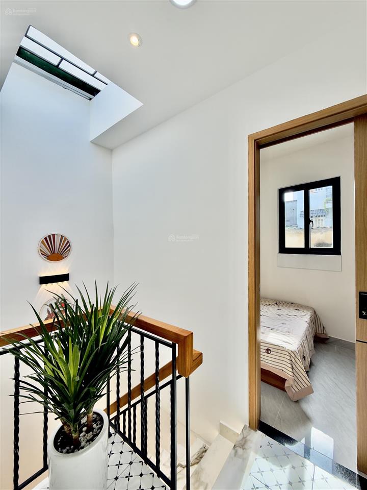 Nhà đẹp hiếm 3pn, 2 tầng, 50m2 sàn, 4x7m, 28m2 sử dụng, kế hxh 18 tăng bạt hổ, gần chợ, đh văn lang