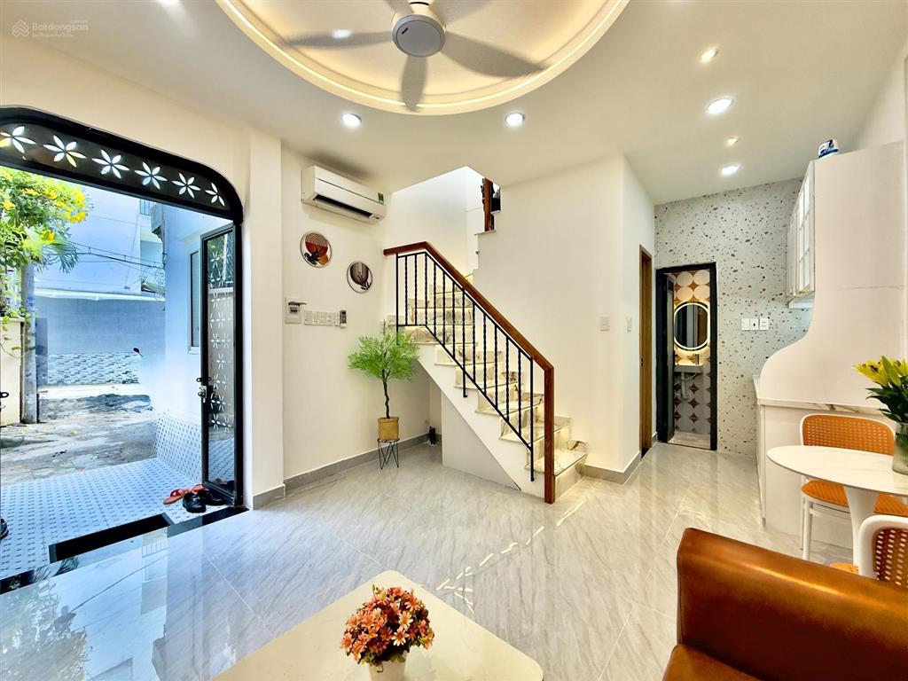 Nhà đẹp hiếm 3pn, 2 tầng, 50m2 sàn, 4x7m, 28m2 sử dụng, kế hxh 18 tăng bạt hổ, gần chợ, đh văn lang