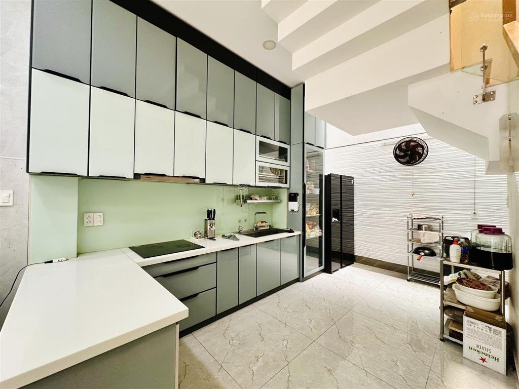 Siêu phẩm hxh nguyễn bỉnh khiêm chỉ 8.5 tỷ tl
diện tích đẹp 4m 14m nở hậu 4,2m, 60m2, 222m2 sàn