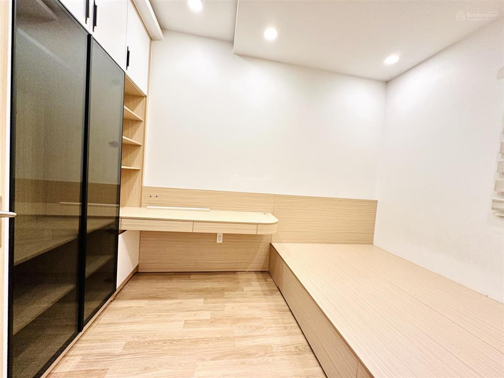 Siêu phẩm hxh nguyễn bỉnh khiêm chỉ 8.5 tỷ tl
diện tích đẹp 4m 14m nở hậu 4,2m, 60m2, 222m2 sàn