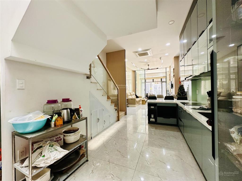 Siêu phẩm hxh nguyễn bỉnh khiêm chỉ 8.5 tỷ tl
diện tích đẹp 4m 14m nở hậu 4,2m, 60m2, 222m2 sàn
