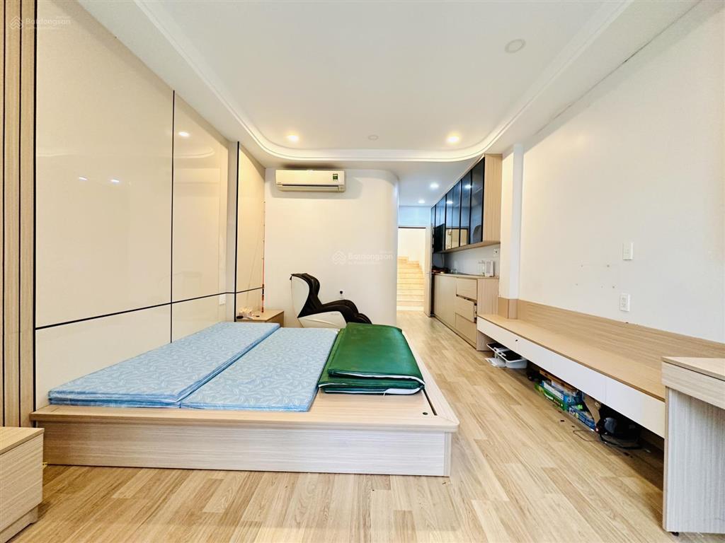 Siêu phẩm hxh nguyễn bỉnh khiêm chỉ 8.5 tỷ tl
diện tích đẹp 4m 14m nở hậu 4,2m, 60m2, 222m2 sàn