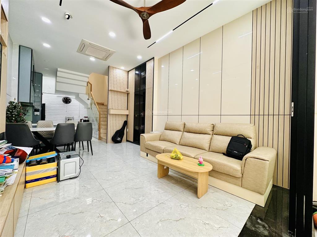 Siêu phẩm hxh nguyễn bỉnh khiêm chỉ 8.5 tỷ tl
diện tích đẹp 4m 14m nở hậu 4,2m, 60m2, 222m2 sàn